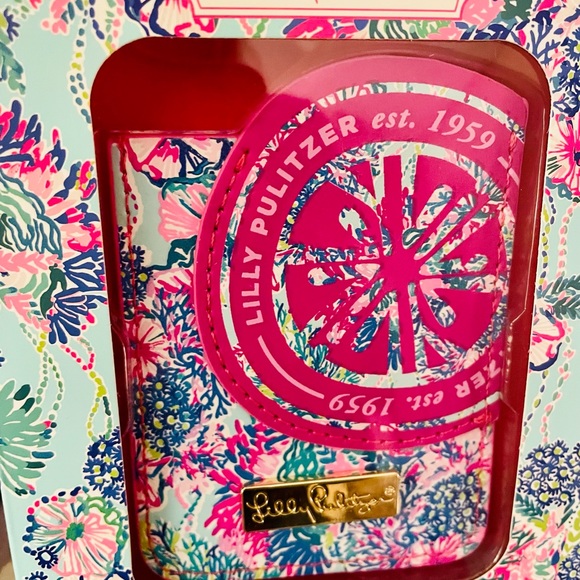 Lilly Pulitzer Tech Set - Picture 3 of 3